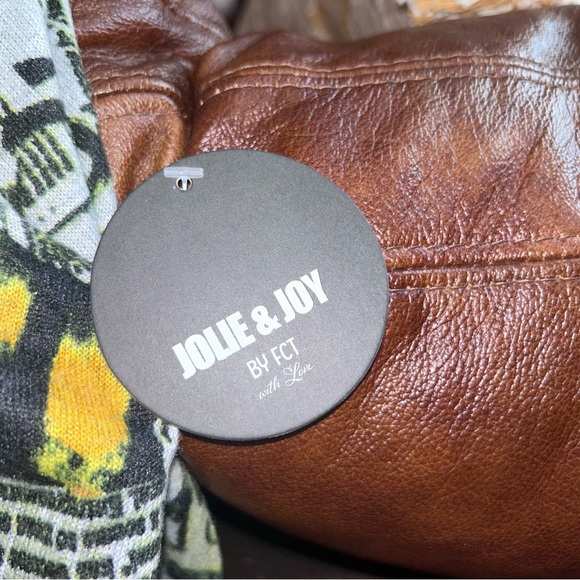 Womens pullover top graffiti print size small NWT - Picture 6 of 8